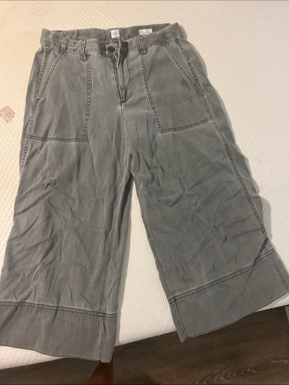 Wide-Leg Crop Pants in Washed Gray- GAP